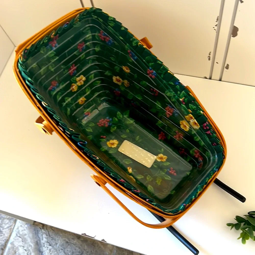 1996 Longaberger Medium /large vegetable basket with sleigh runner. Cottage core